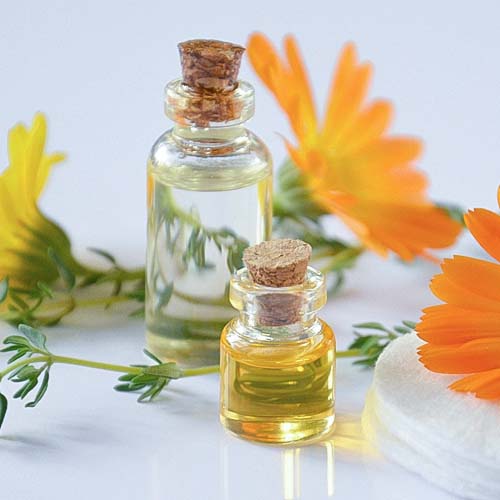 aromathérapie pot de crème composés aromatiques extraits de plantespharmacie de la Liberté